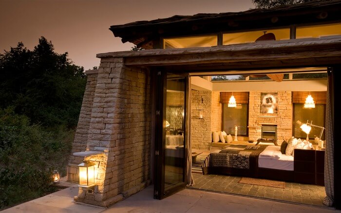 A well-decorated honeymoon suite of Pashan Garh in Panna
