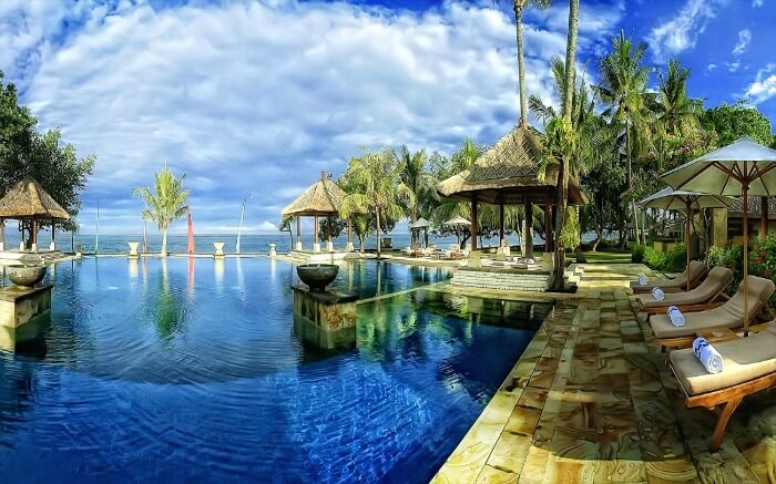 An infinity pool overlooking Kuta Beach