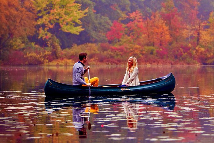 couple kayaking on Charles river