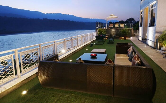 Ganga Kinare in Rishikesh