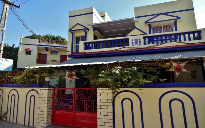 Main entrance of Heranca Goesa homestay in Diu