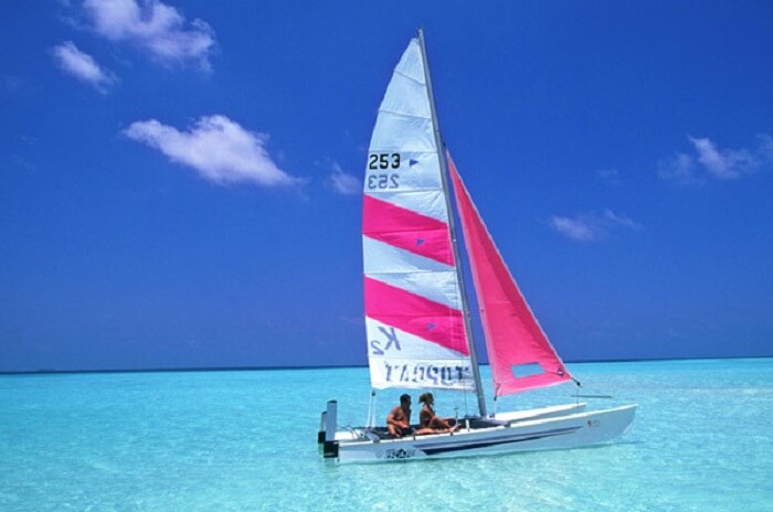 Catamaran sailing Paradise island