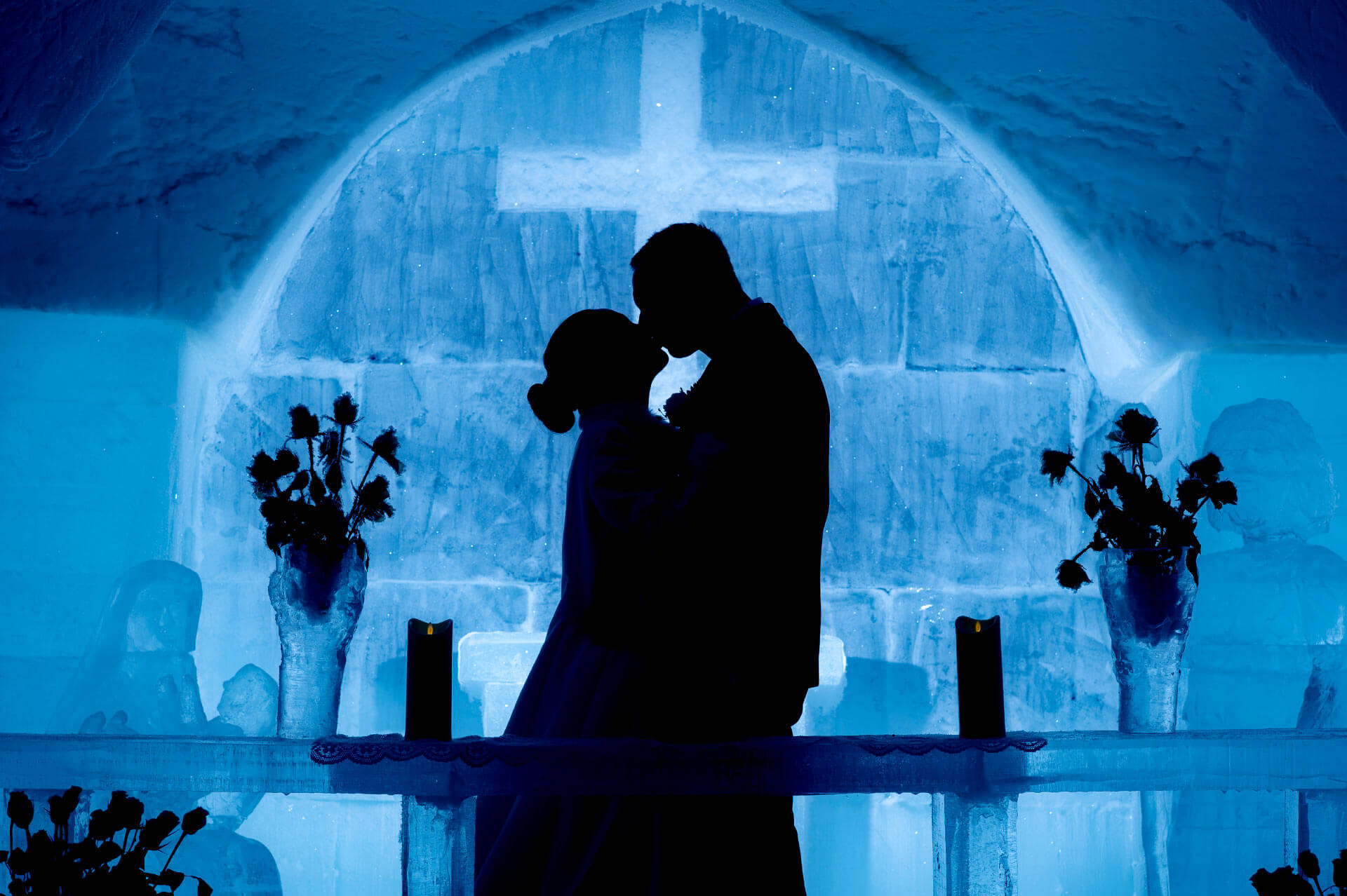 a couple kissing in Sorrisniva hotel