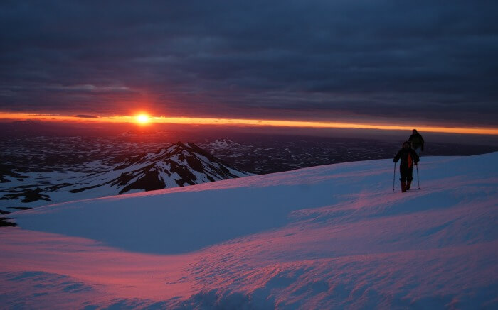 People taking the Midnight Sun hiking tour in Iceland