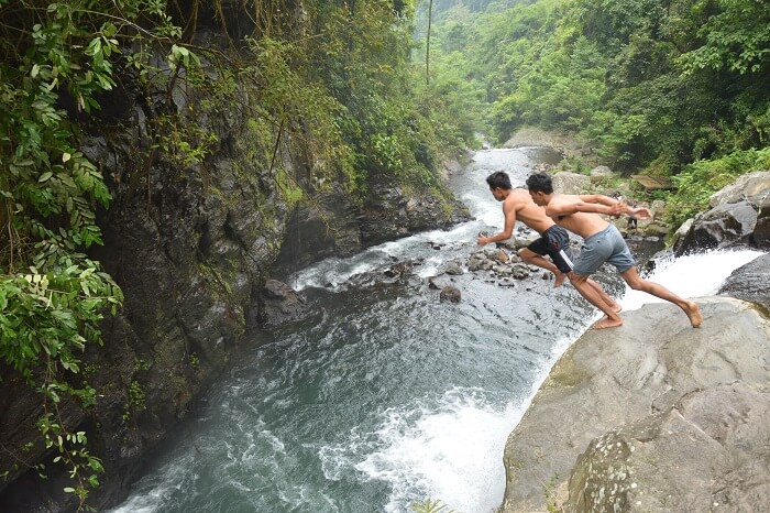 go diving while on a hiking tour of sambangan