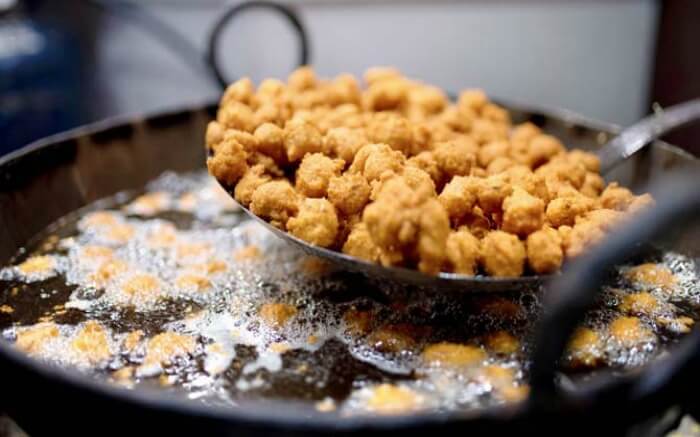 hot moong dal bhajia in a vessel