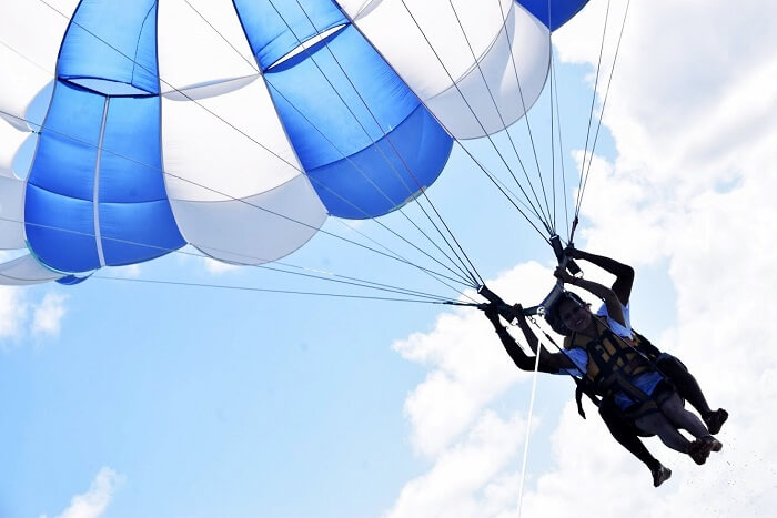 parasailing in Mauritius