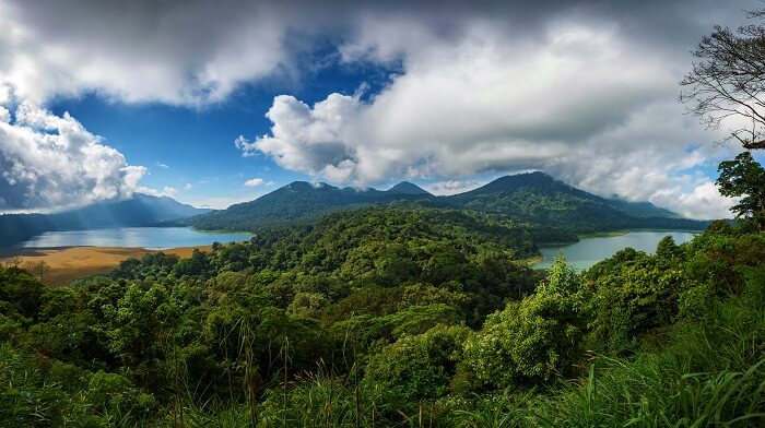 enjoy a fascinating hiking tour of twin lakes
