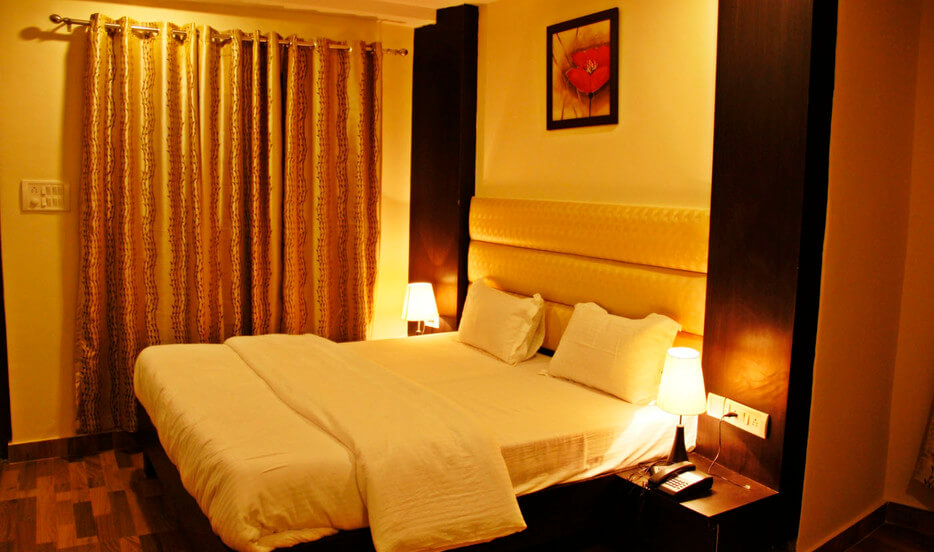 a hotel room in Lansdowne