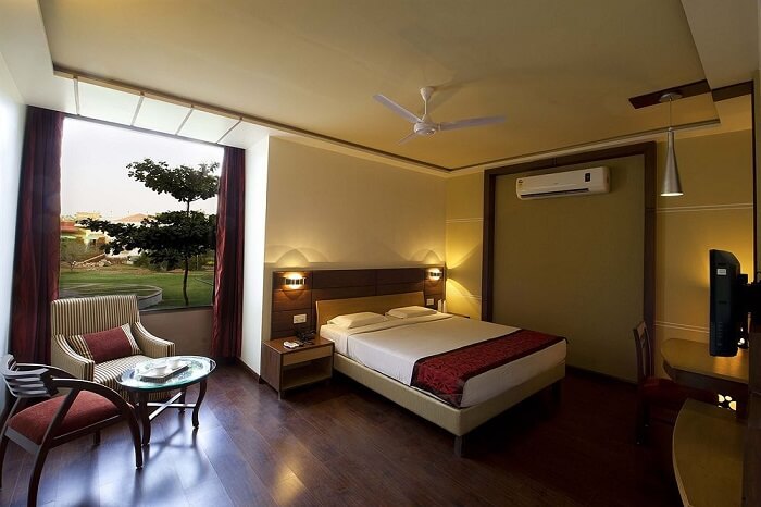 Lariya Resort room