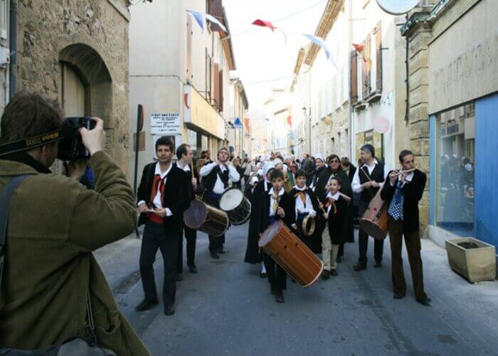 Musical parade in Roquemaure