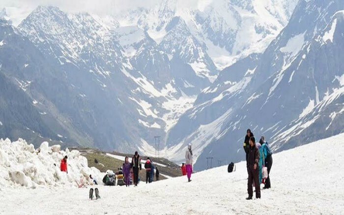Tourists playing in snow at Rohtang Pass