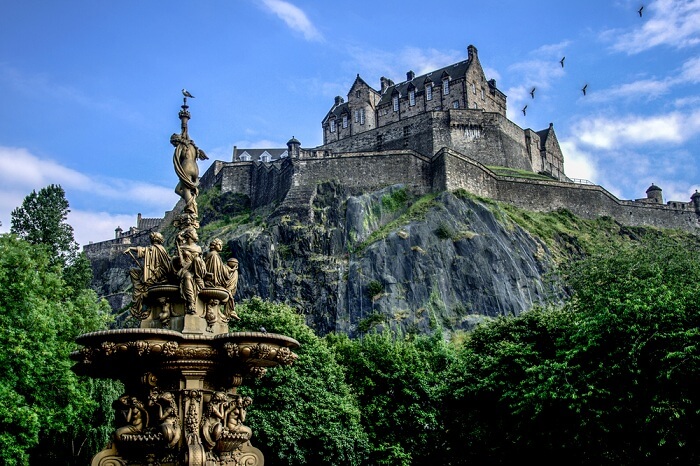 A shot of the Edinburgh Castle during summer