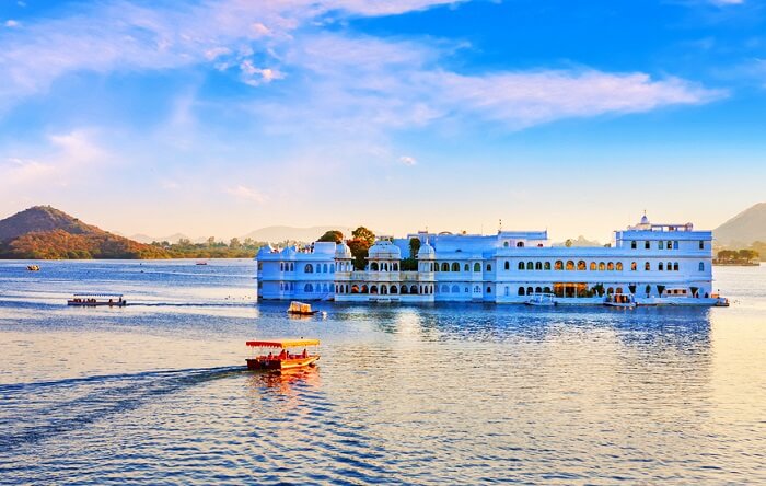 How to reach Udaipur