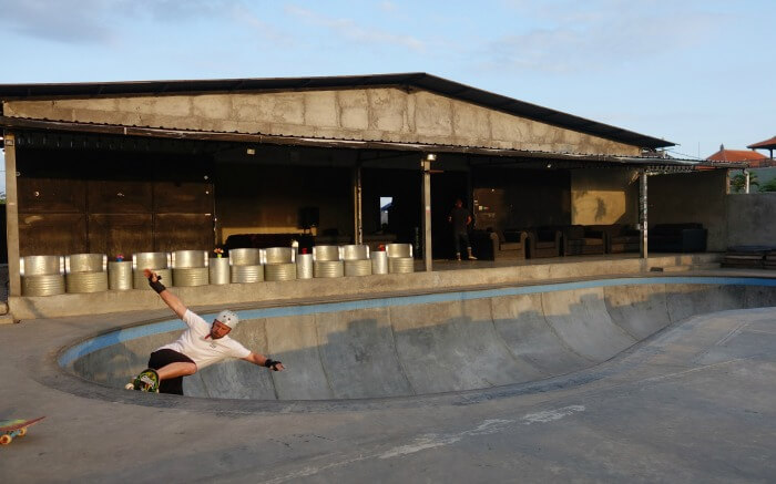 A traveler trying skating in Canggu in Bali