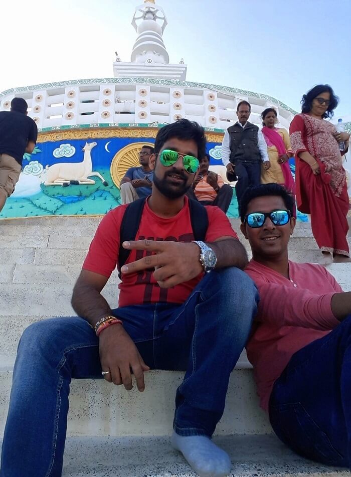 ninad and friend outside gurudwara