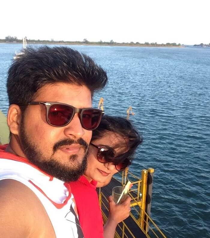 nirav and wife selfie in bali going for dolphin tour