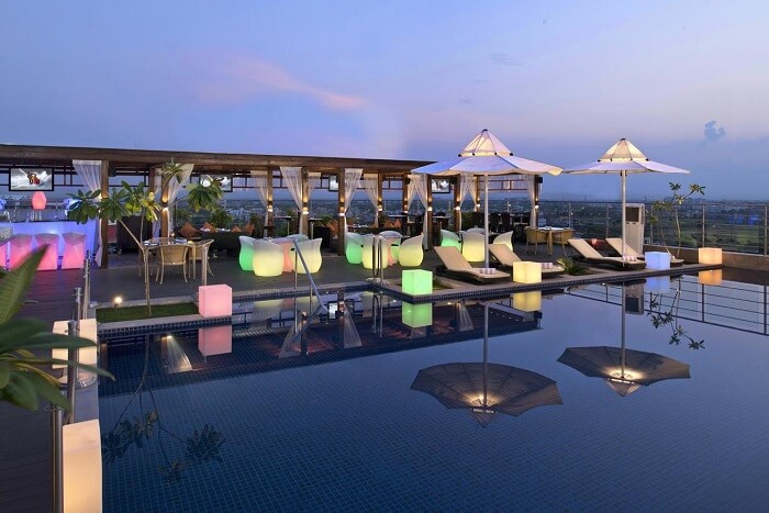 dine at Colorbar