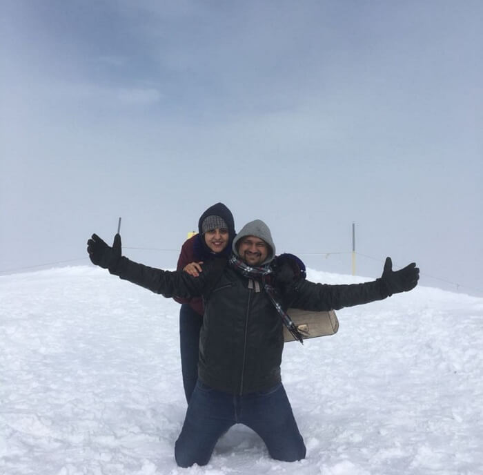 couple in mount titlis