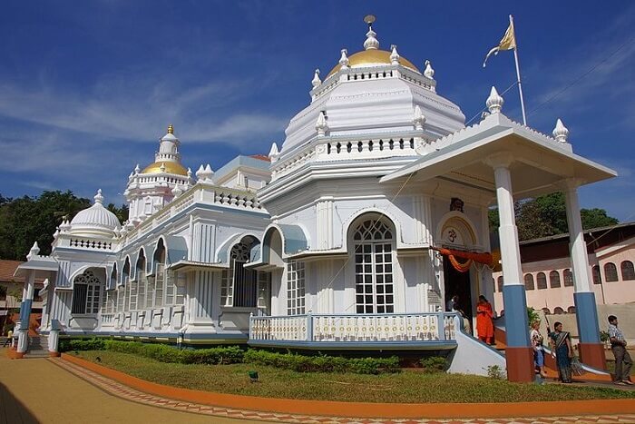 visit Mangeshi Temple in goa