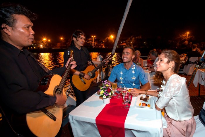 dinner cruise in bali