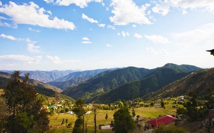A view of campsites and vast mountains in Kufri in Shimla