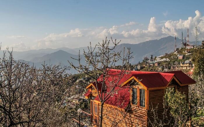 Banjara hotel overlooking mountains in Thanedar near Shimla