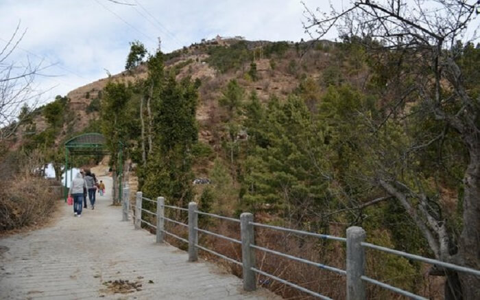 Devotees en route Surkanda Devi Temple near Rishikesh in Uttarakhand