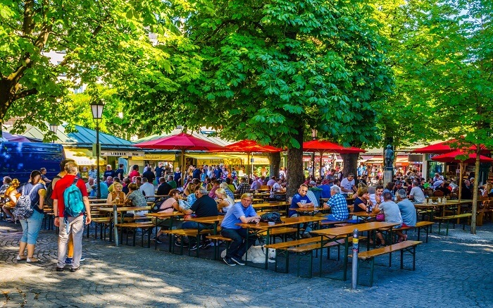 People sitting in an outdoor cafe