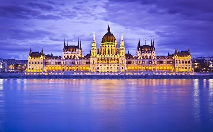 The gorgeous Hungry parliament at night