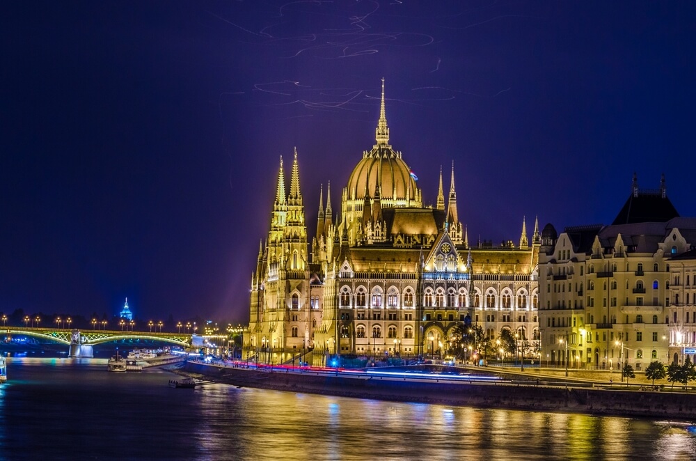 the well lit and gorgeous palace at night