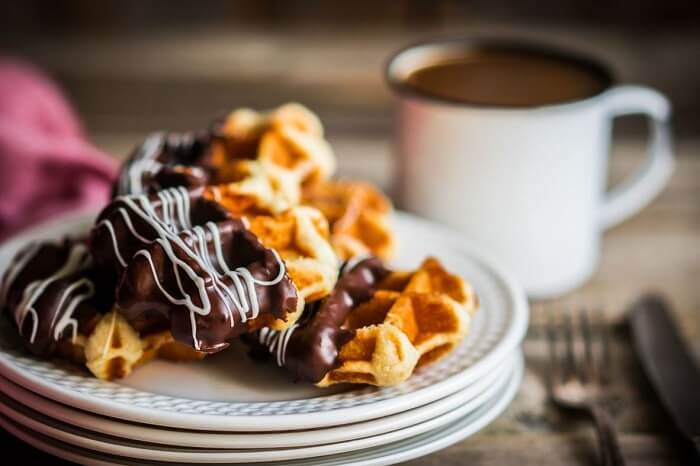 enjoy waffles at Di Ghent Cafe