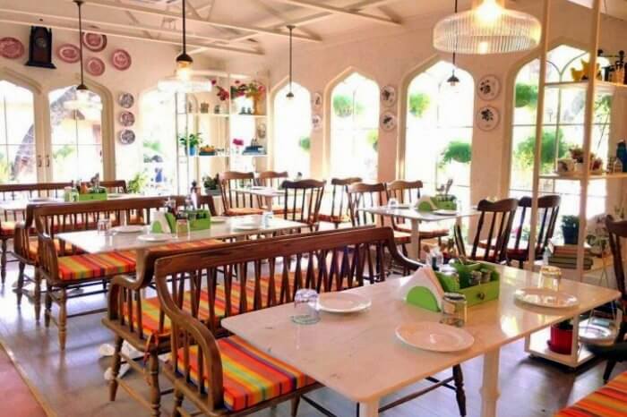 go on a romantic date at Diggin, Chanakyapuri