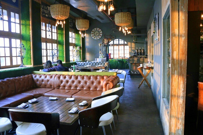 enjoy fusion food at Farzi Cafe, Connaught Place