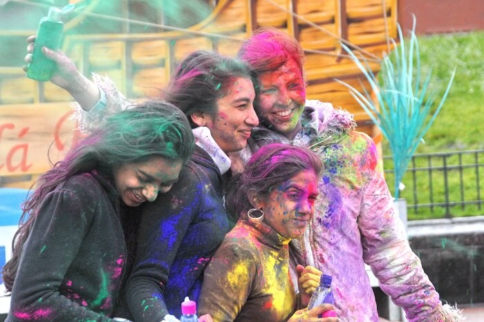 holi