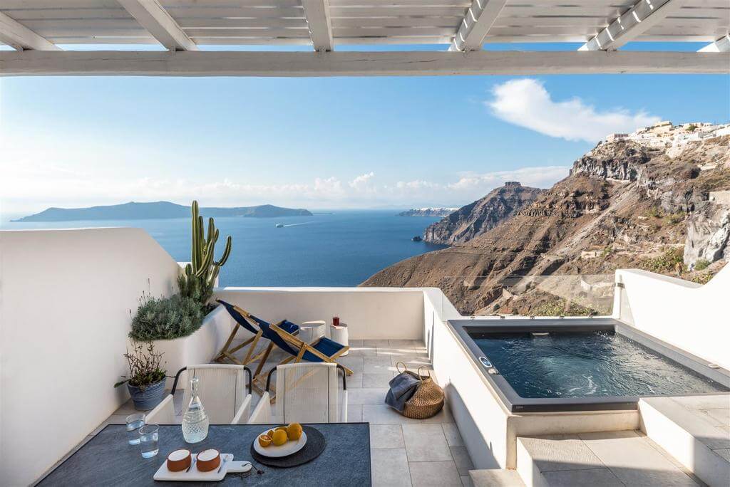 Porto Fira Suites Hotel