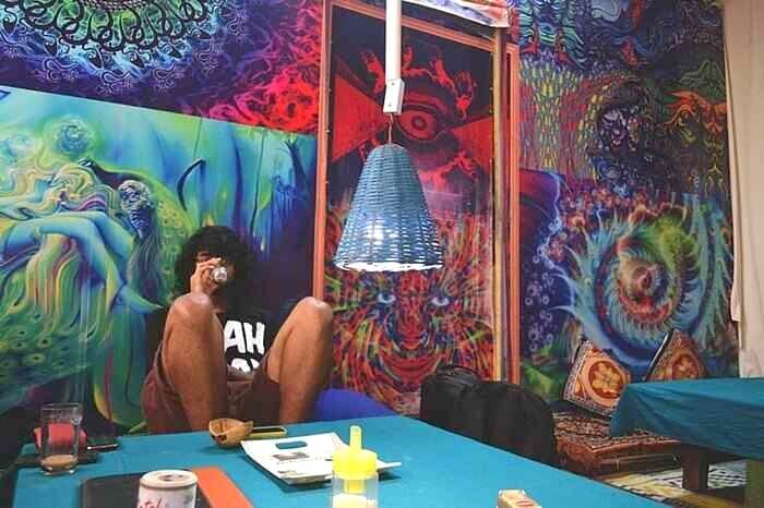 shiva shanti cafe in kasol