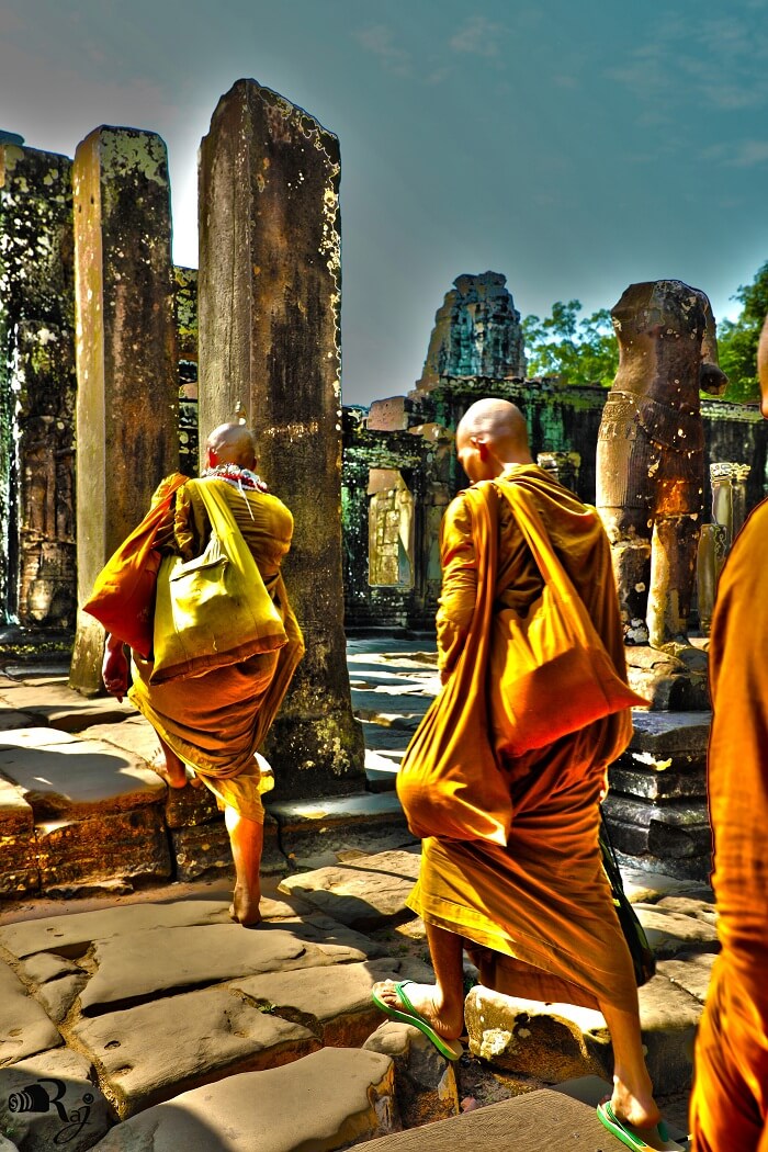 angkor wat monks