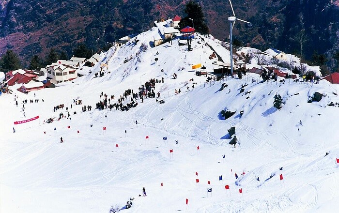 Skiing in Auli