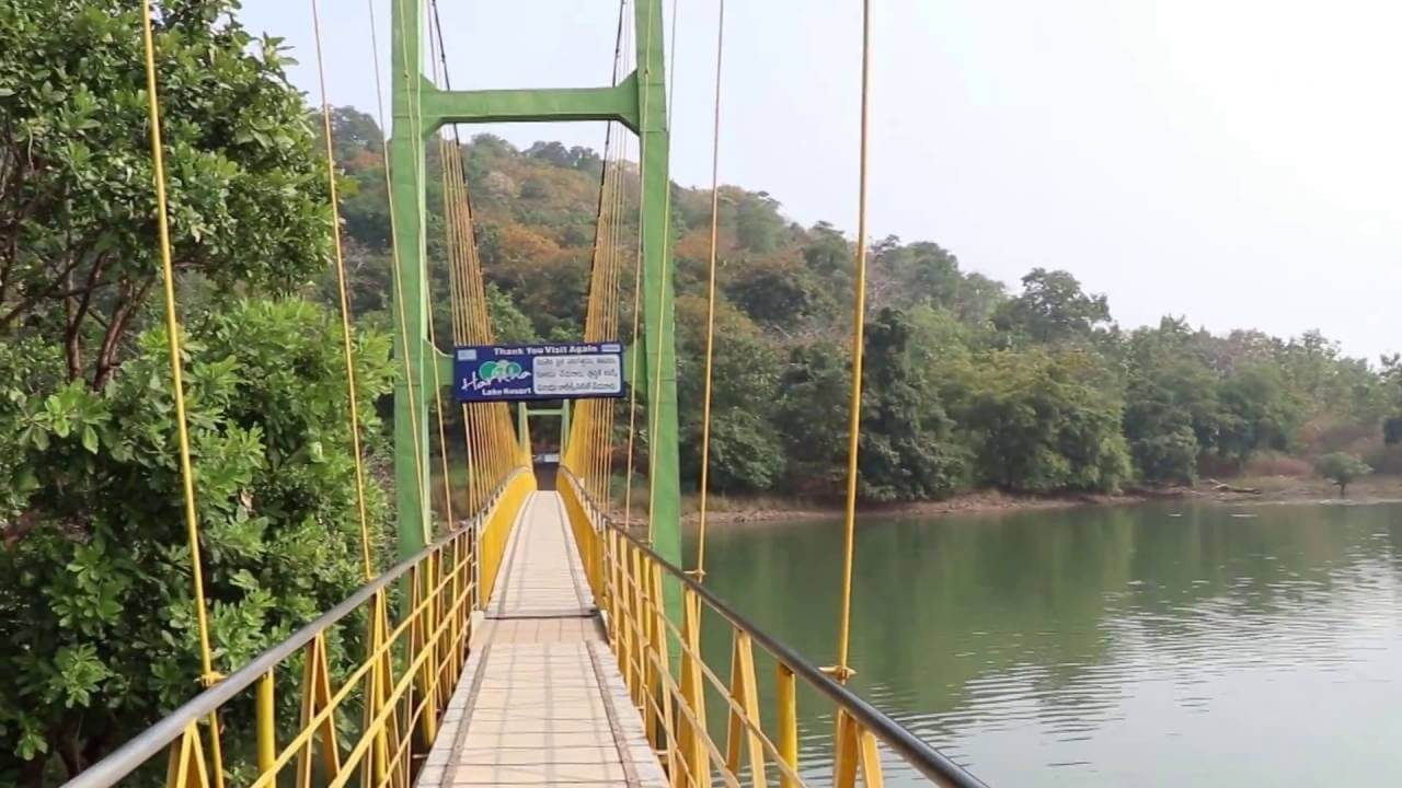 bridge over Laknavaram Lake