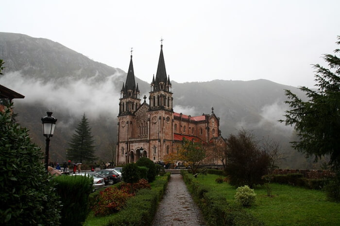 Santa Maria la Real de Covadonga, Covadonga
