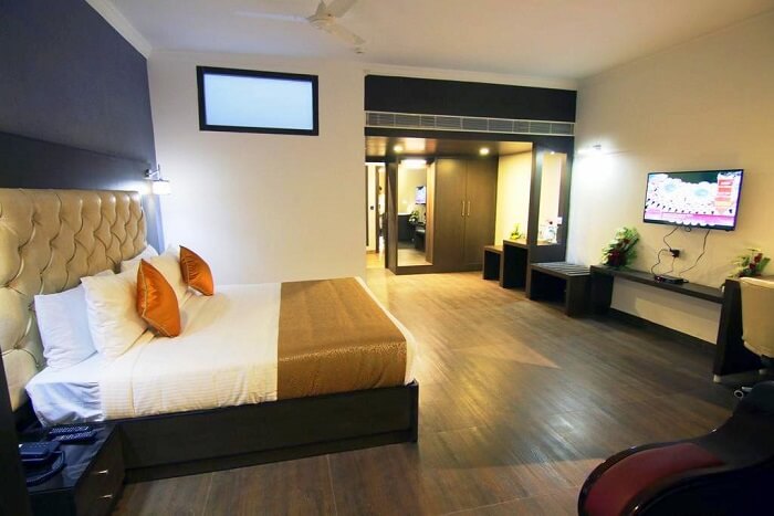 stay at Mango Hotels jammu