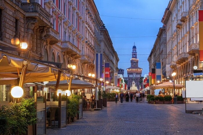 Via Dante in milan