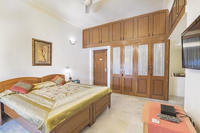 stay at Girisadan Homestay jaipur
