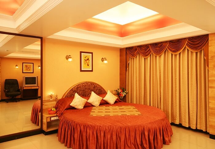 tip top plaza in thane