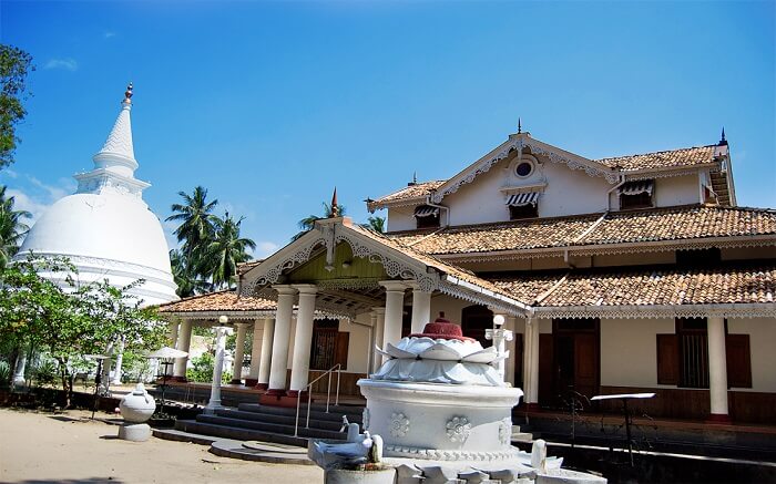 3. Isipathanaramaya temple ss01052017