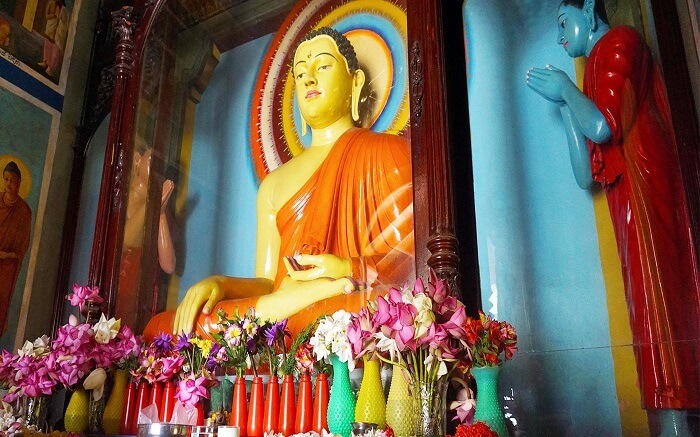 4. Vajiraramaya Temple in Colombo ss01052017