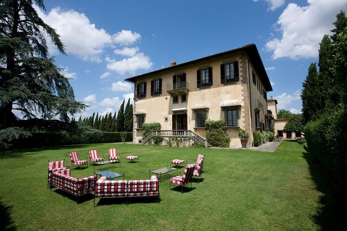Outside view of Renaissance villa