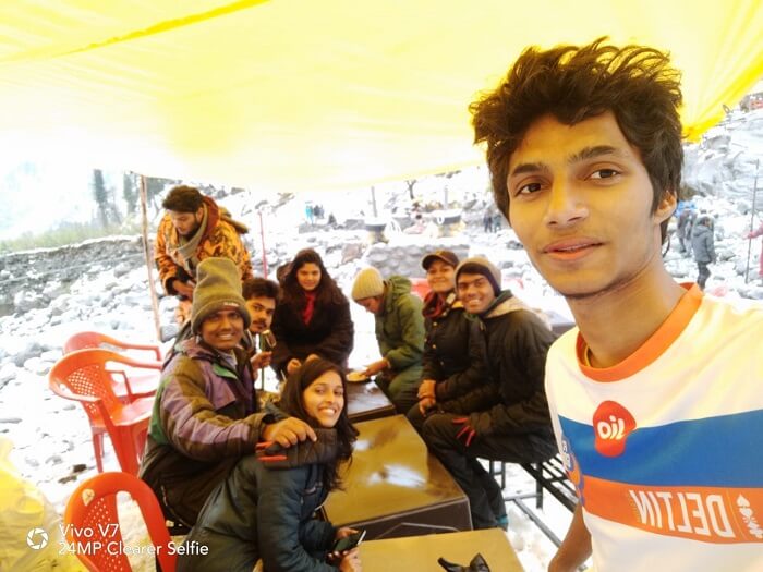 Halt at tea stall