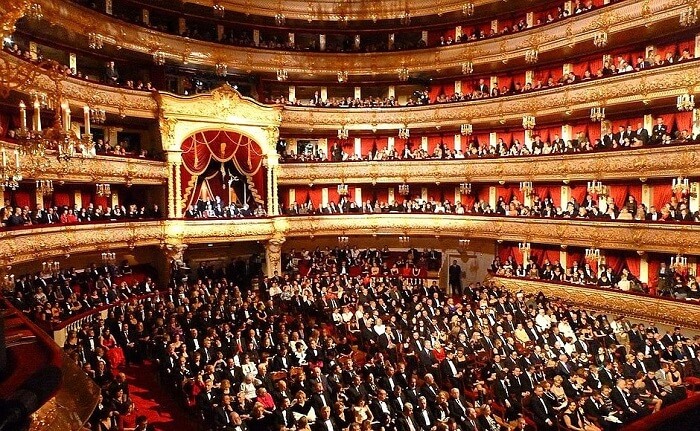 Watch a live ballet or opera performance at Bolshoi Theatre